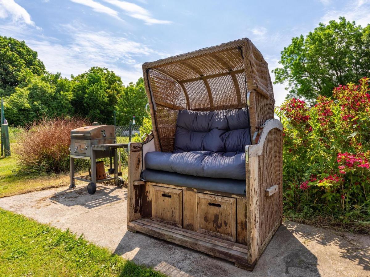 Snug Holiday Home In Divitz Spoldershagen Near Skydiving Esterno foto