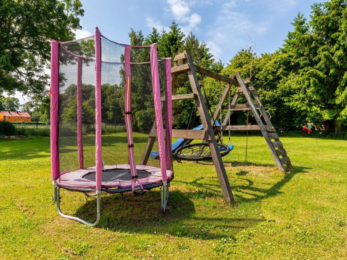 Snug Holiday Home In Divitz Spoldershagen Near Skydiving Esterno foto