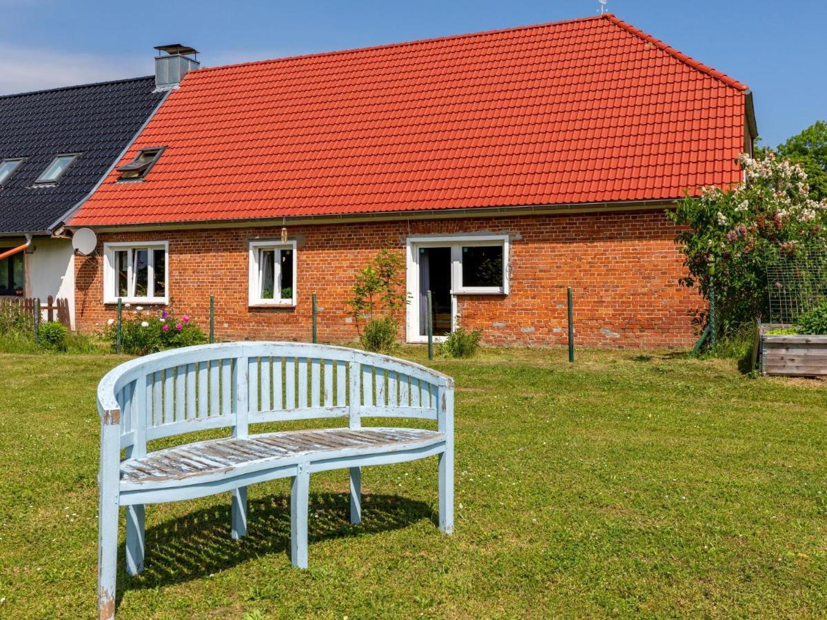 Snug Holiday Home In Divitz Spoldershagen Near Skydiving Esterno foto
