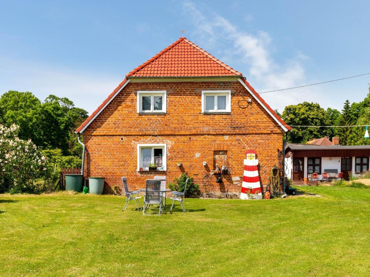 Snug Holiday Home In Divitz Spoldershagen Near Skydiving Esterno foto